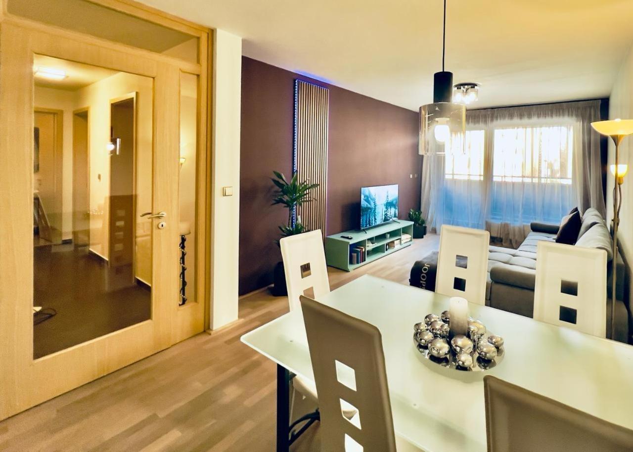 Luxury Apartment In Prague And Free Parking Luaran gambar