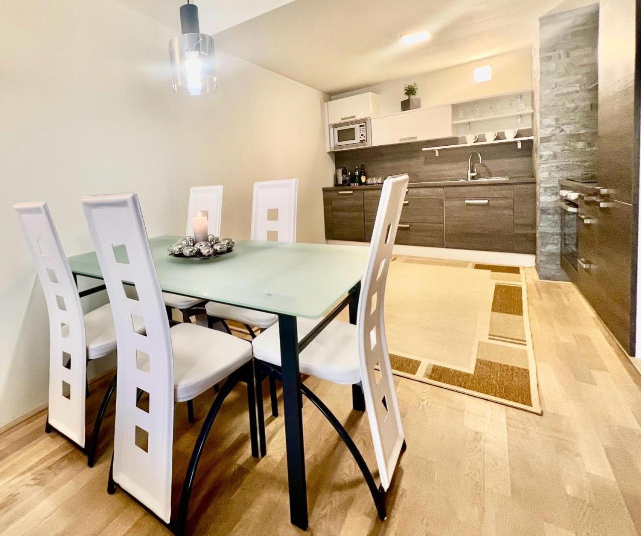 Luxury Apartment In Prague And Free Parking Luaran gambar